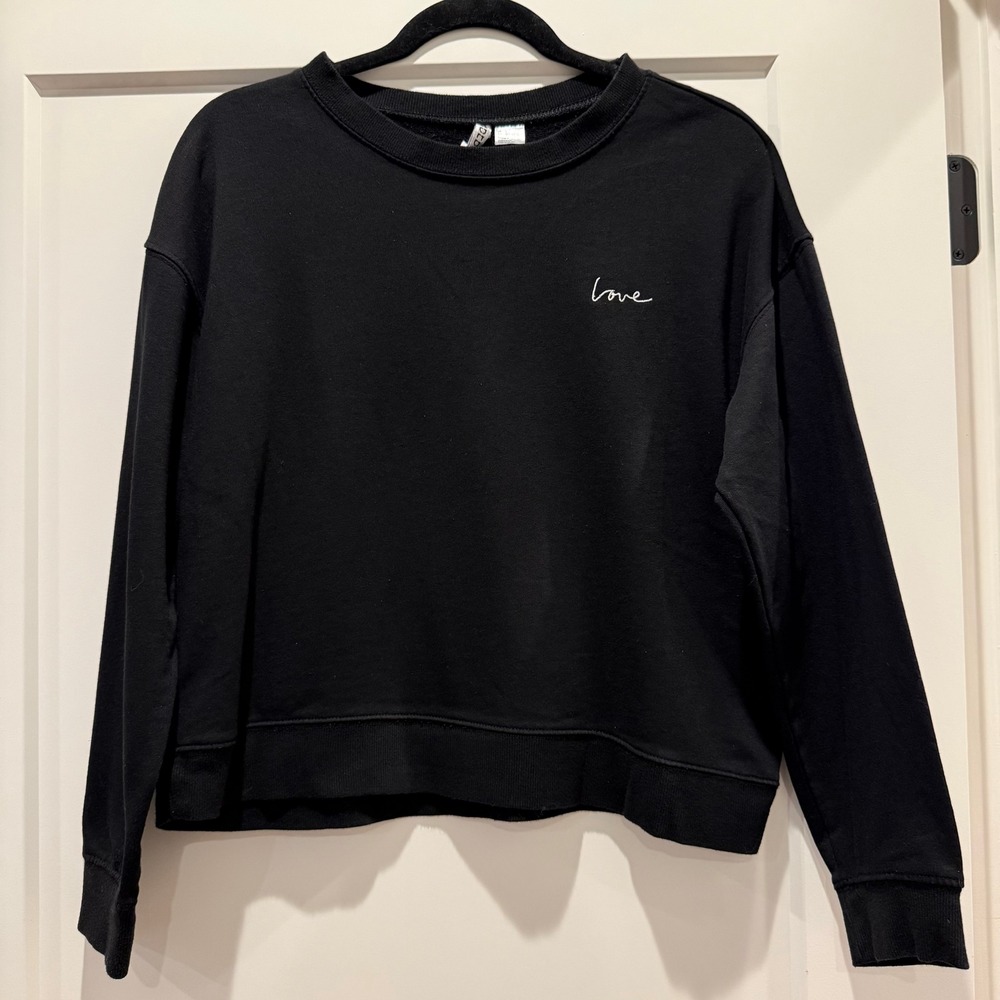 Minimalist Boxy H&M Divided Black Love Script Crewneck Sweatshirt L